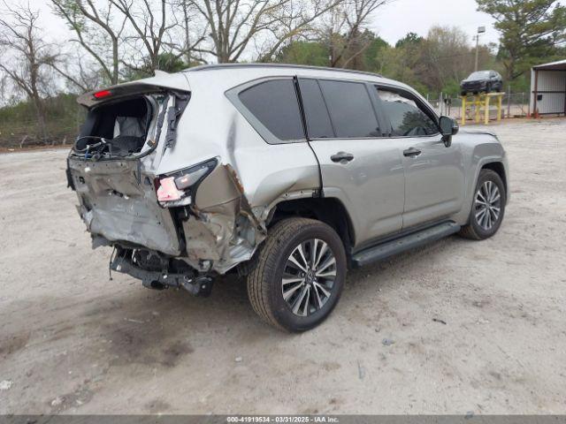 Lexus LX 600 Premium Image 5