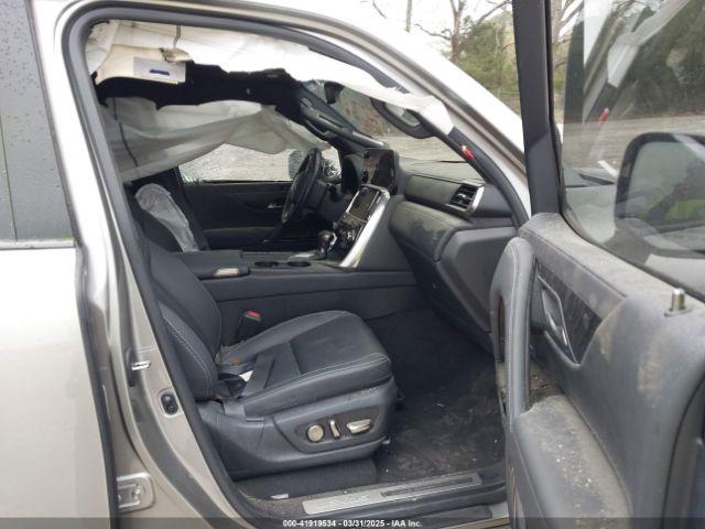 Lexus LX 600 Premium Image 12