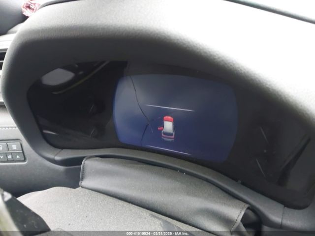 Lexus LX 600 Premium Image 4