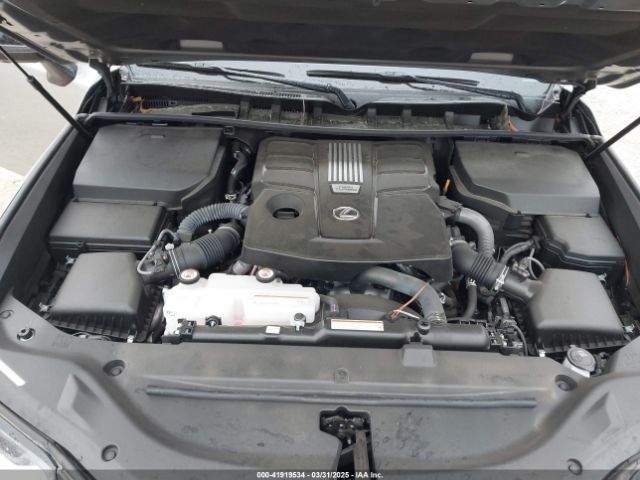 Lexus LX 600 Premium Image 14