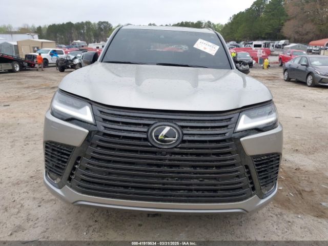 Lexus LX 600 Premium Image 11