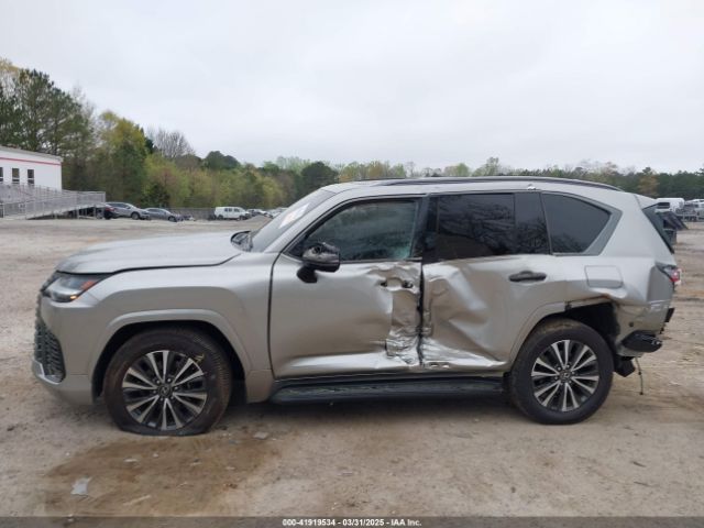 Lexus LX 600 Premium Image 3