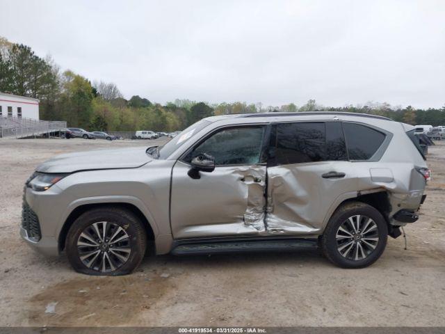 Lexus LX 600 Premium Image 3