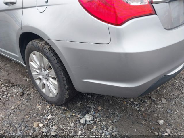 Chrysler 200 Lx Image 10