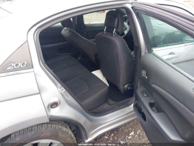 Chrysler 200 Lx Image 7